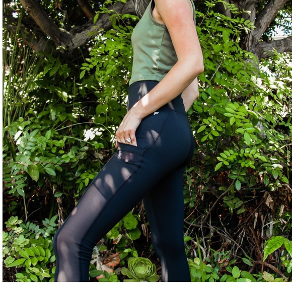 NWT❗️ Fabletics Mila High-Waisted Pocket Capris - Picture 11 of 16